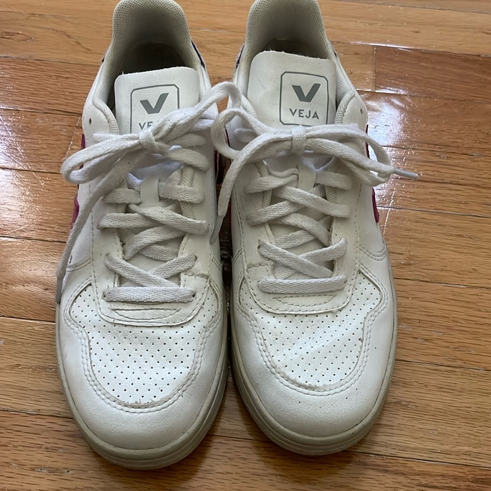 Veja V10 sneakers size 9